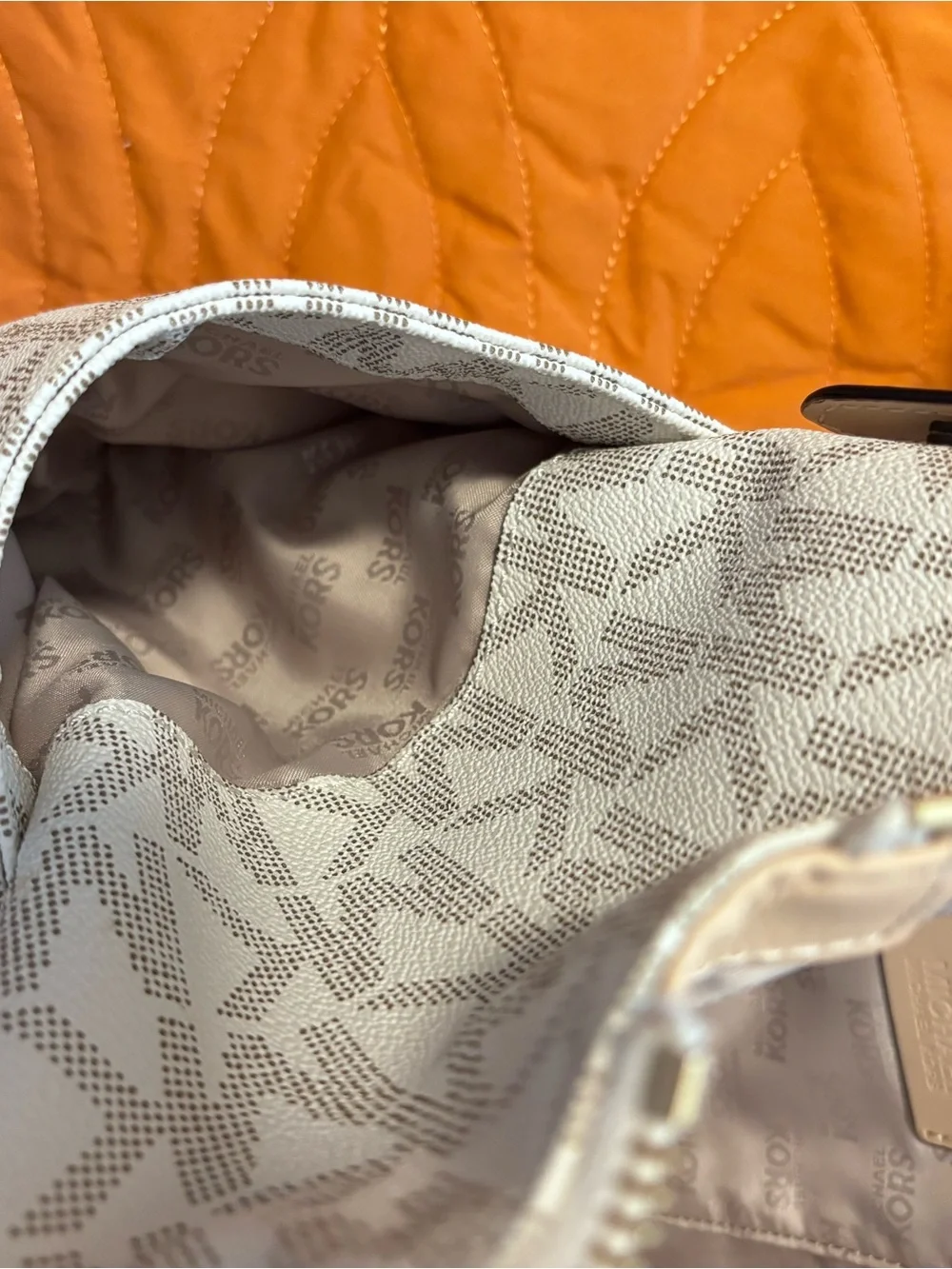 Michael Kors tone gold